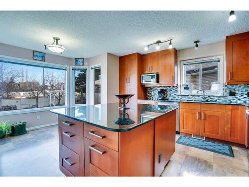 292 Riverview Close Se, Calgary, AB - Indoor Photo Showing Kitchen