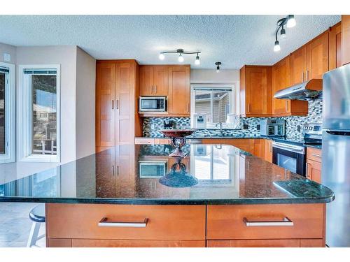 292 Riverview Close Se, Calgary, AB - Indoor Photo Showing Kitchen