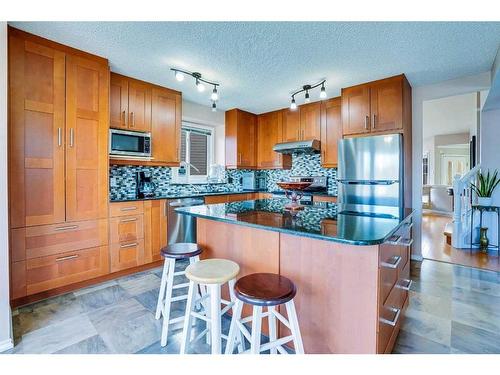 292 Riverview Close Se, Calgary, AB - Indoor Photo Showing Kitchen