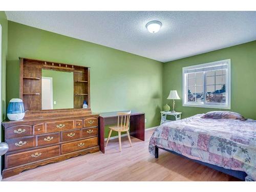 292 Riverview Close Se, Calgary, AB - Indoor Photo Showing Bedroom