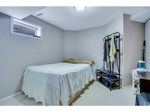 292 Riverview Close Se, Calgary, AB - Indoor Photo Showing Bedroom