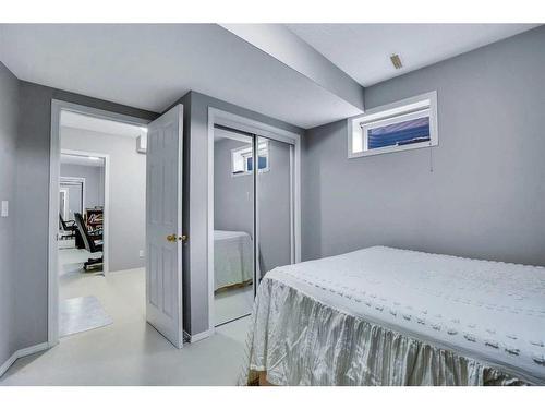 292 Riverview Close Se, Calgary, AB - Indoor Photo Showing Bedroom