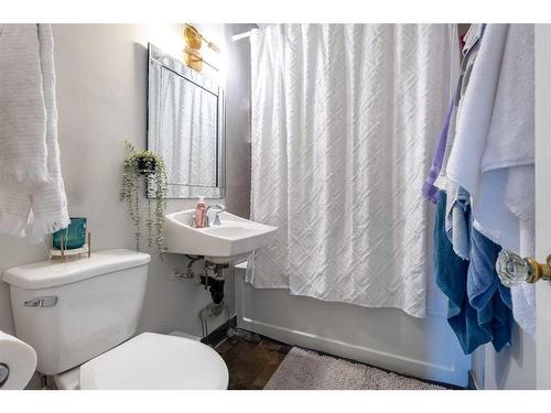 1615 12 Avenue Sw, Calgary, AB - Indoor Photo Showing Bathroom