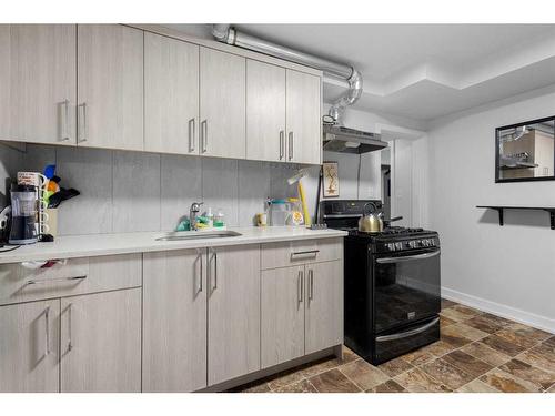 1615 12 Avenue Sw, Calgary, AB - Indoor Photo Showing Kitchen