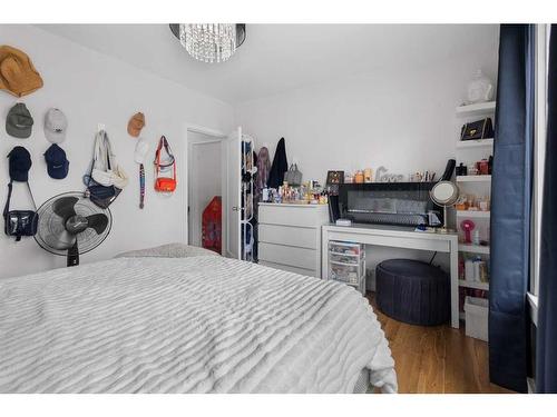 1615 12 Avenue Sw, Calgary, AB - Indoor Photo Showing Bedroom