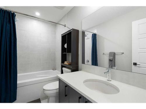 277 Ambleside Avenue Nw, Calgary, AB - Indoor Photo Showing Bathroom