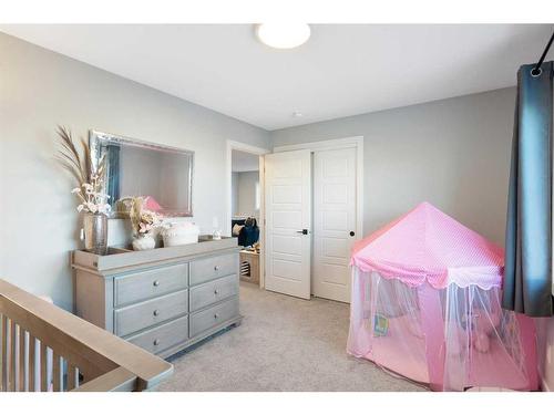 277 Ambleside Avenue Nw, Calgary, AB - Indoor Photo Showing Bedroom