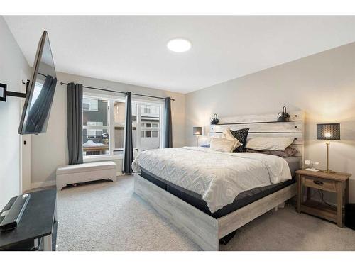 277 Ambleside Avenue Nw, Calgary, AB - Indoor Photo Showing Bedroom