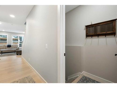 277 Ambleside Avenue Nw, Calgary, AB - Indoor Photo Showing Other Room