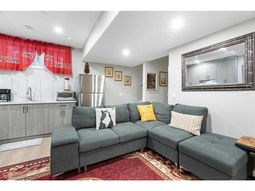 277 Ambleside Avenue Nw, Calgary, AB - Indoor Photo Showing Living Room