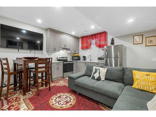 277 Ambleside Avenue Nw, Calgary, AB - Indoor Photo Showing Living Room