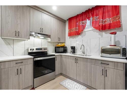 277 Ambleside Avenue Nw, Calgary, AB - Indoor Photo Showing Kitchen