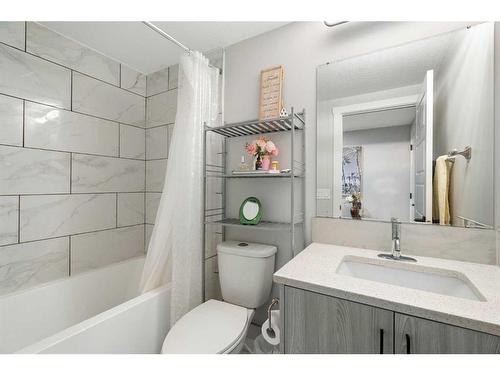 277 Ambleside Avenue Nw, Calgary, AB - Indoor Photo Showing Bathroom