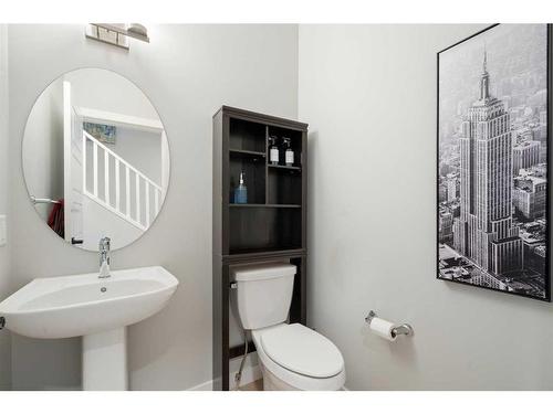 277 Ambleside Avenue Nw, Calgary, AB - Indoor Photo Showing Bathroom