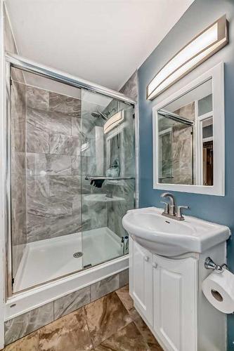 126 Hidden Creek Rise Nw, Calgary, AB - Indoor Photo Showing Bathroom