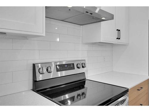 272 Corner Glen Crescent, Calgary, AB - Indoor Photo Showing Kitchen