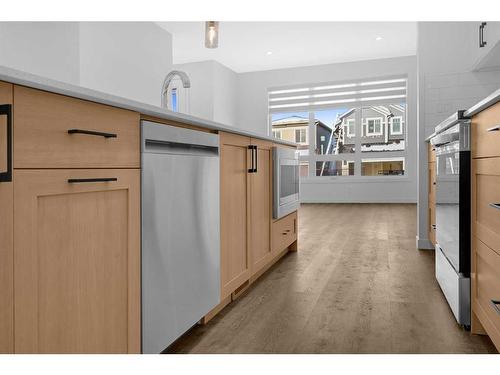 272 Corner Glen Crescent, Calgary, AB - Indoor Photo Showing Kitchen