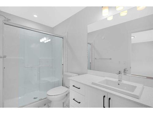 272 Corner Glen Crescent, Calgary, AB - Indoor Photo Showing Bathroom