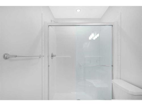 272 Corner Glen Crescent, Calgary, AB - Indoor Photo Showing Bathroom