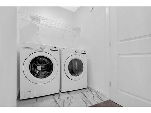 272 Corner Glen Crescent, Calgary, AB - Indoor Photo Showing Laundry Room