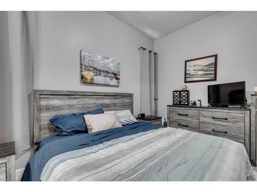 112 Chaparral Ridge Circle Se, Calgary, AB - Indoor Photo Showing Bedroom