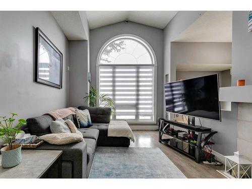 112 Chaparral Ridge Circle Se, Calgary, AB - Indoor Photo Showing Living Room