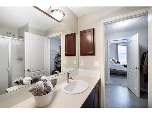 333-1 Crystal Green Lane, Okotoks, AB - Indoor Photo Showing Bathroom