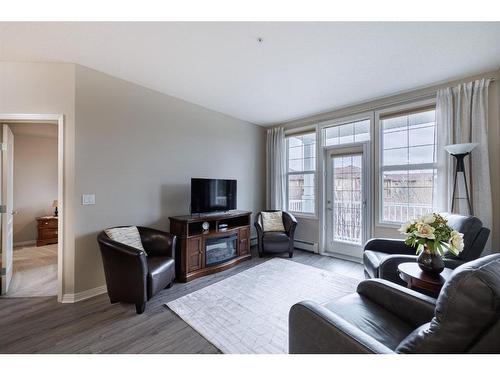 333-1 Crystal Green Lane, Okotoks, AB - Indoor Photo Showing Living Room