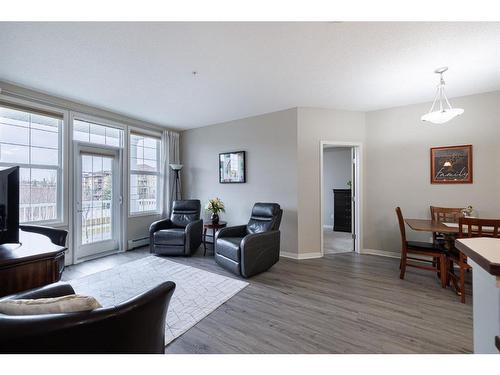 333-1 Crystal Green Lane, Okotoks, AB - Indoor Photo Showing Living Room