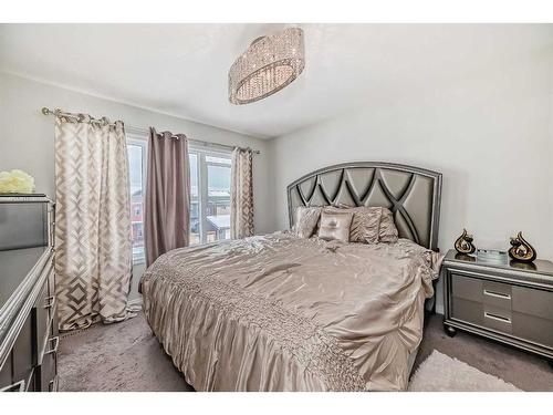 68 Evanscrest Place Nw, Calgary, AB - Indoor Photo Showing Bedroom