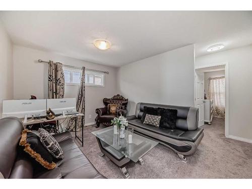 68 Evanscrest Place Nw, Calgary, AB - Indoor Photo Showing Living Room