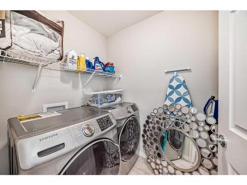 68 Evanscrest Place Nw, Calgary, AB - Indoor Photo Showing Laundry Room