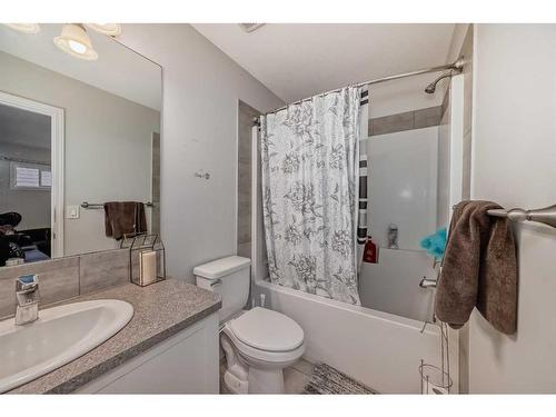 68 Evanscrest Place Nw, Calgary, AB - Indoor Photo Showing Bathroom