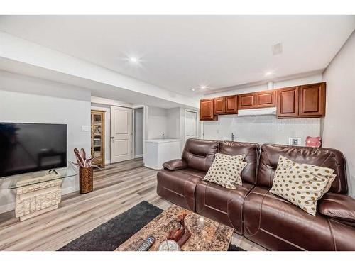 68 Evanscrest Place Nw, Calgary, AB - Indoor Photo Showing Living Room