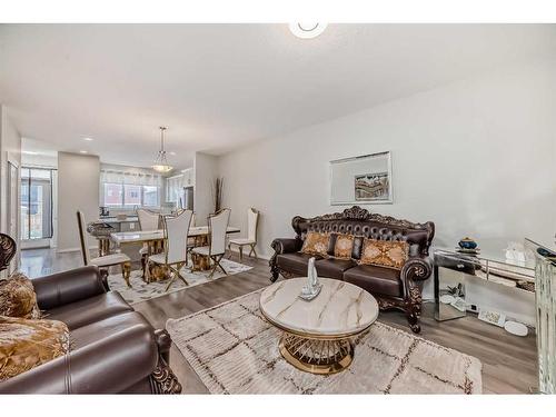 68 Evanscrest Place Nw, Calgary, AB - Indoor Photo Showing Living Room