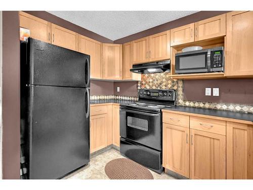 102 Cranberry Square Se, Calgary, AB - Indoor Photo Showing Kitchen With Double Sink