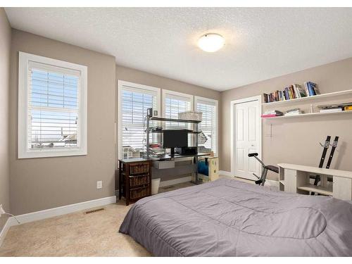 247 Valley Pointe Way Nw, Calgary, AB - Indoor Photo Showing Bedroom