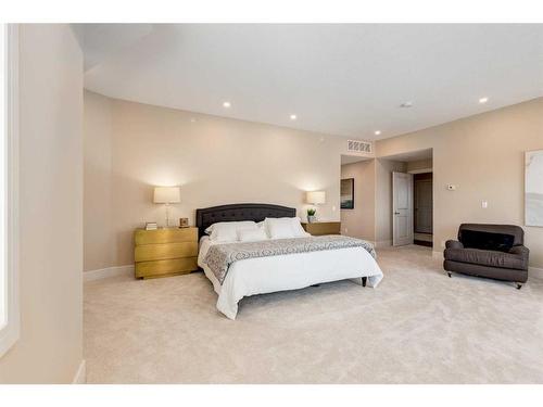 2467-2330 Fish Creek Boulevard Sw, Calgary, AB - Indoor Photo Showing Bedroom