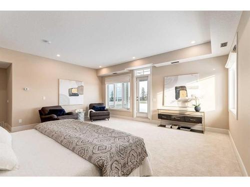 2467-2330 Fish Creek Boulevard Sw, Calgary, AB - Indoor Photo Showing Bedroom