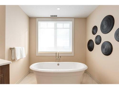 2467-2330 Fish Creek Boulevard Sw, Calgary, AB - Indoor Photo Showing Bathroom