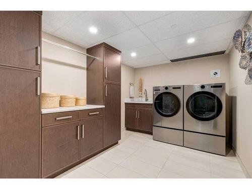 2467-2330 Fish Creek Boulevard Sw, Calgary, AB - Indoor Photo Showing Laundry Room