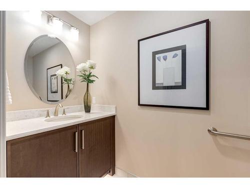 2467-2330 Fish Creek Boulevard Sw, Calgary, AB - Indoor Photo Showing Bathroom