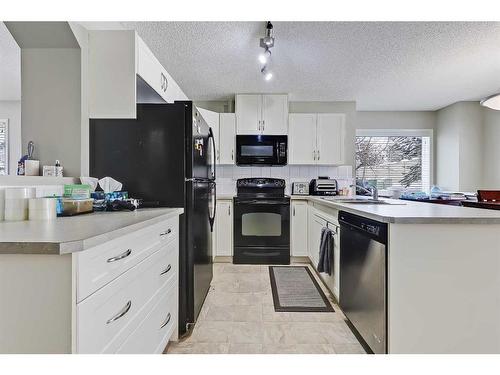 75-105 Drake Landing Common, Okotoks, AB - Indoor Photo Showing Kitchen