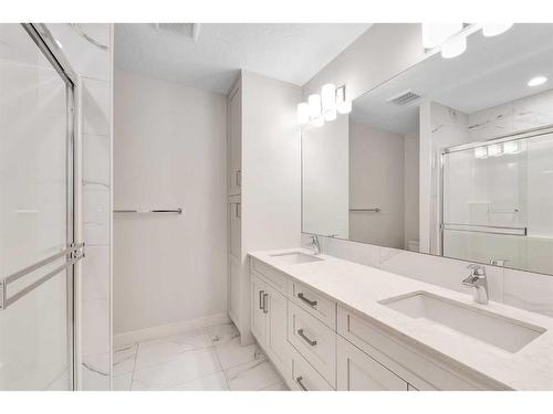 313-20 Walgrove Walk Se, Calgary, AB - Indoor Photo Showing Bathroom