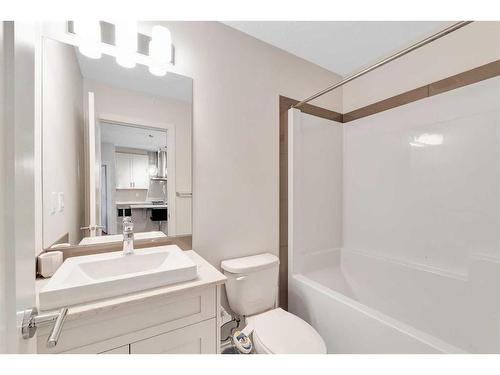 313-20 Walgrove Walk Se, Calgary, AB - Indoor Photo Showing Bathroom