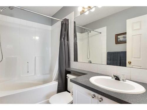 20 Douglas Glen Crescent Se, Calgary, AB - Indoor Photo Showing Bathroom