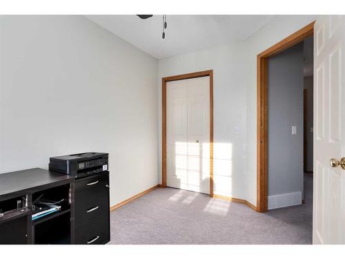 20 Douglas Glen Crescent Se, Calgary, AB - Indoor Photo Showing Other Room