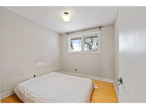 1612 Radisson Drive Se, Calgary, AB - Indoor Photo Showing Bedroom