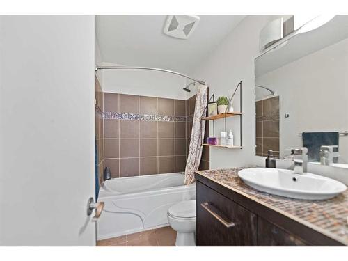 1612 Radisson Drive Se, Calgary, AB - Indoor Photo Showing Bathroom