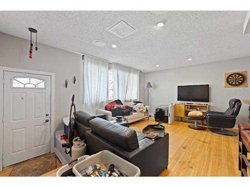 1612 Radisson Drive Se, Calgary, AB - Indoor Photo Showing Living Room